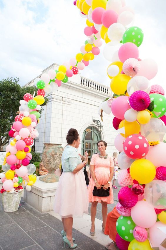 balloon arch for the entrance to a girl's party (1)
