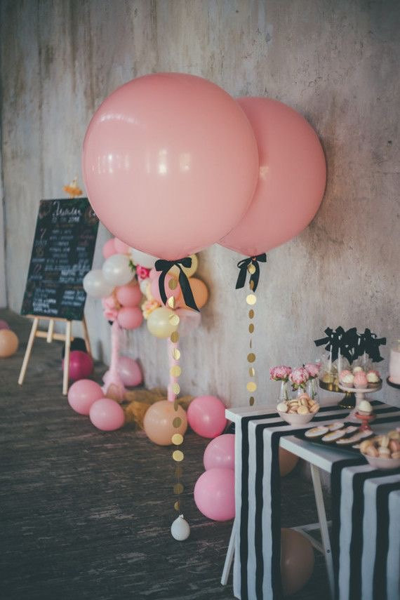 How to decorate with baby showers balloons