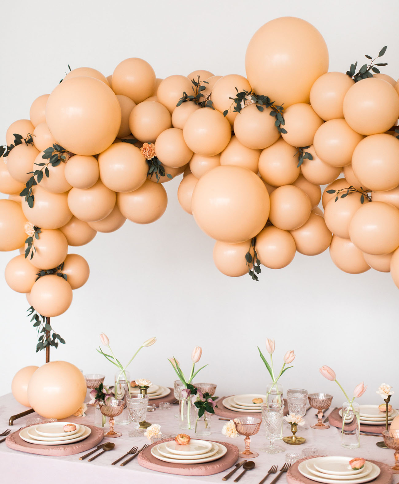 How to decorate with colored balloons