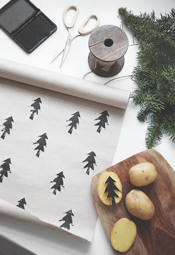 Stamps with potatoes to personalize gifts