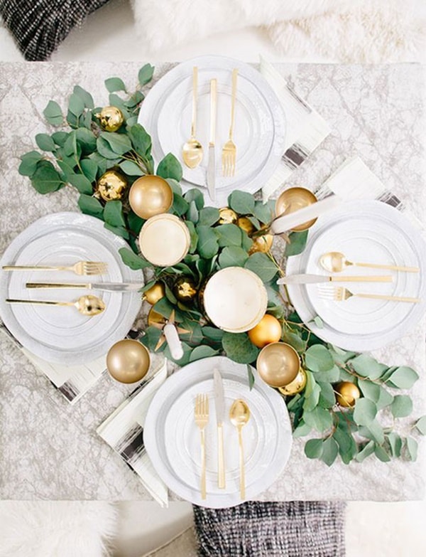 Golden color for New Year's Eve table