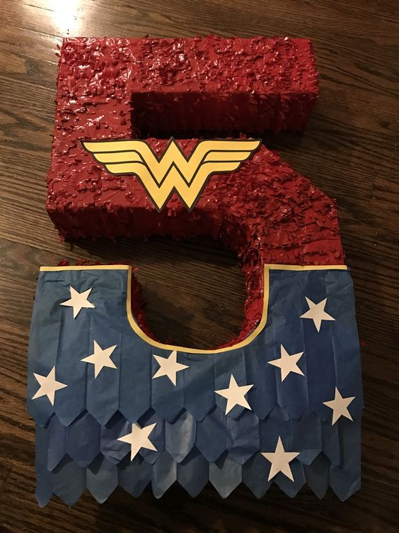 Wonder Woman Piñatas