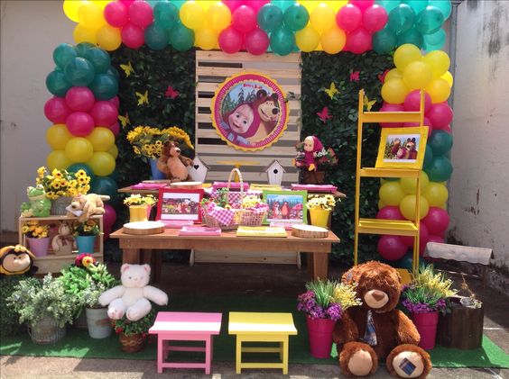 Decoration of candy bar of masha and the bear