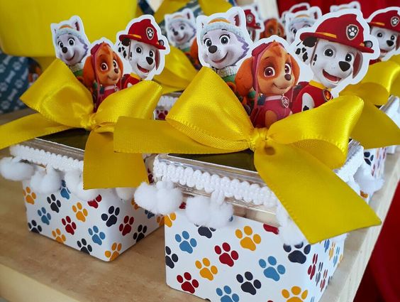 how to decorate candy bar paw patrol with balloons