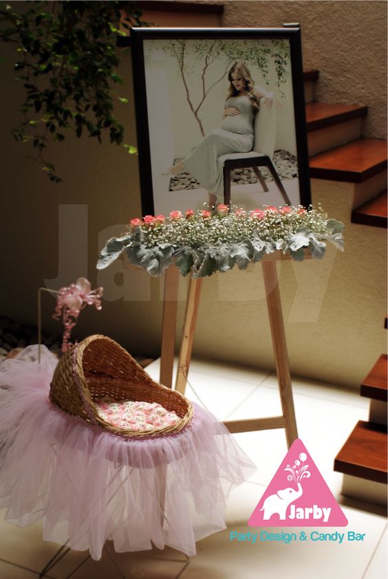 how to decorate the entrance to a baby shower 2