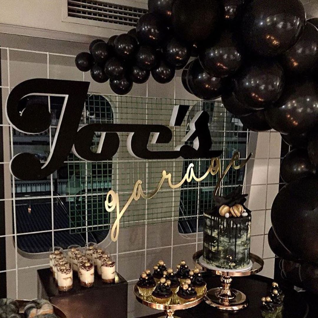 how to decorate a party in black and gold (1)