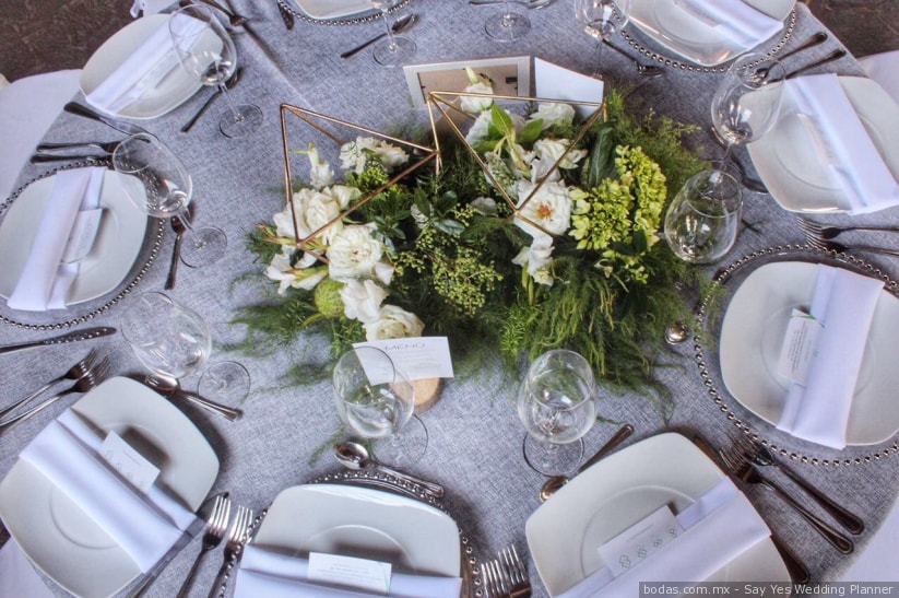 table centerpieces with geometric base 2019