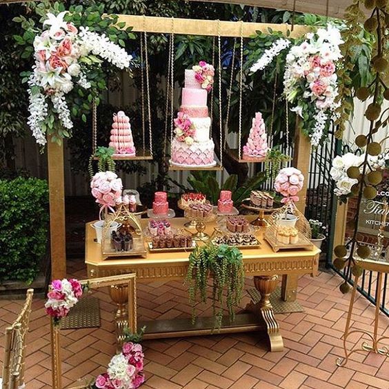 main table decoration with suspended cakes 2
