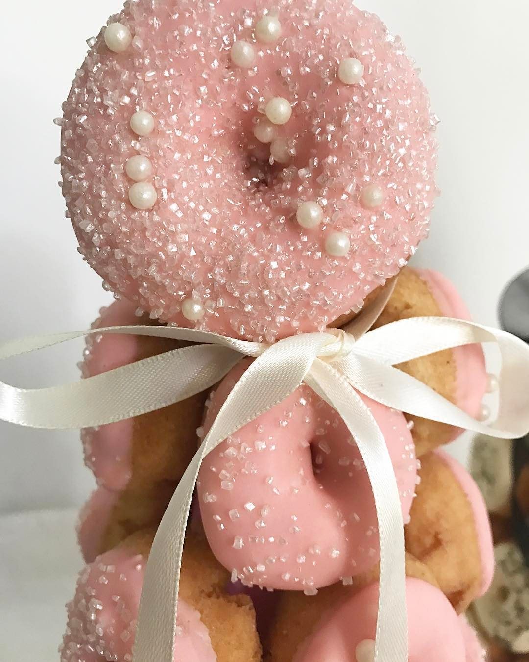 decoration of doughnut tower for candy table (5)