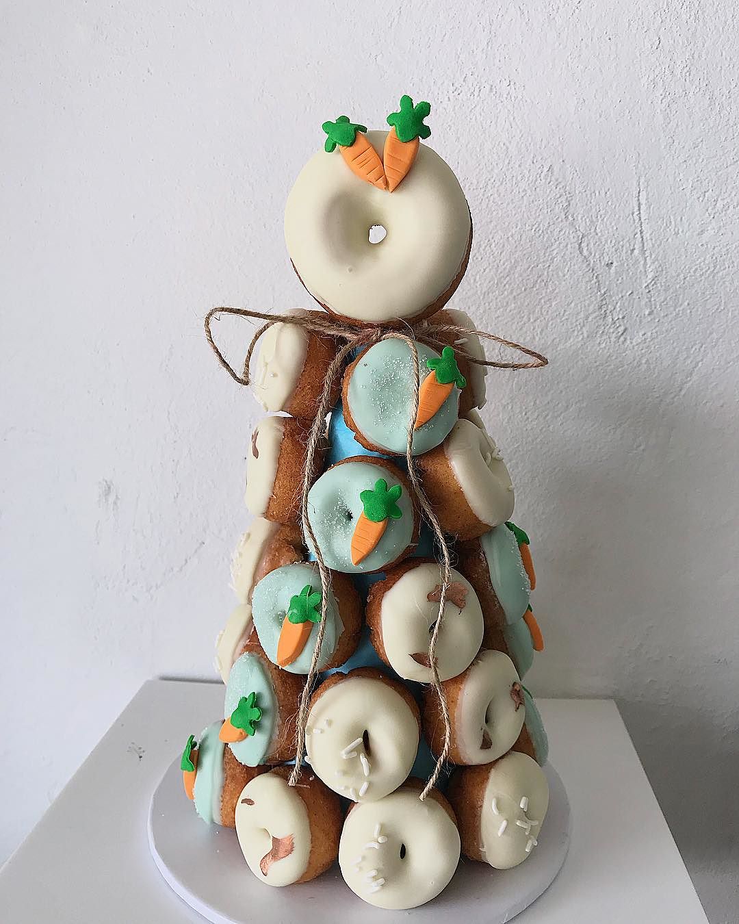 decoration of doughnut tower for candy table (6)