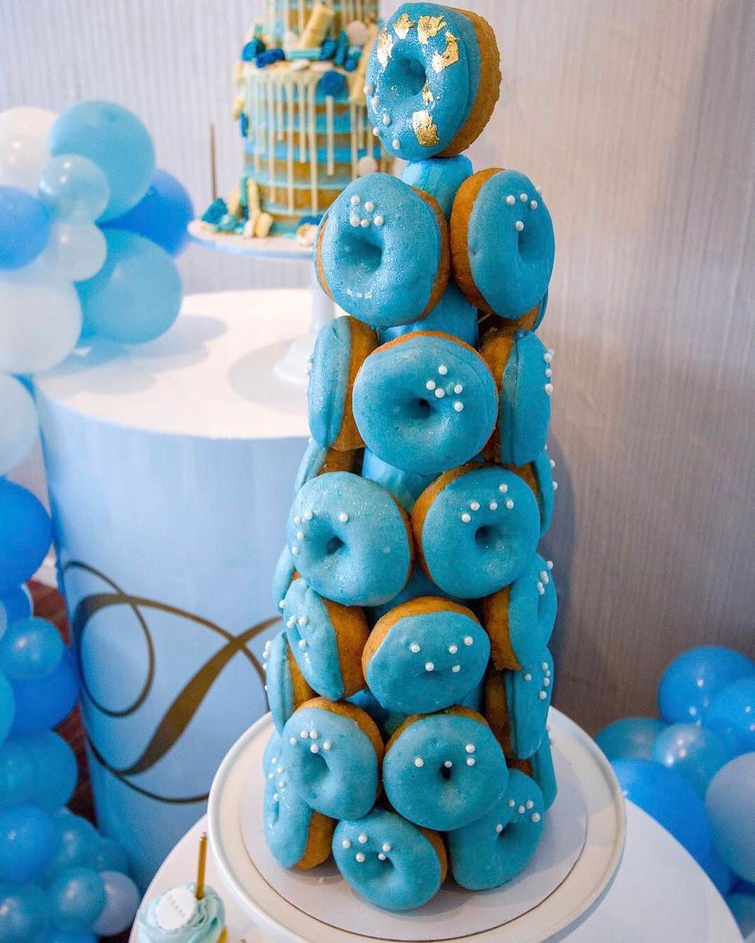 decoration of tower of doughnuts for candy table (1)