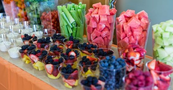 12 Ideas Of Fruit Decorated Dessert Tables