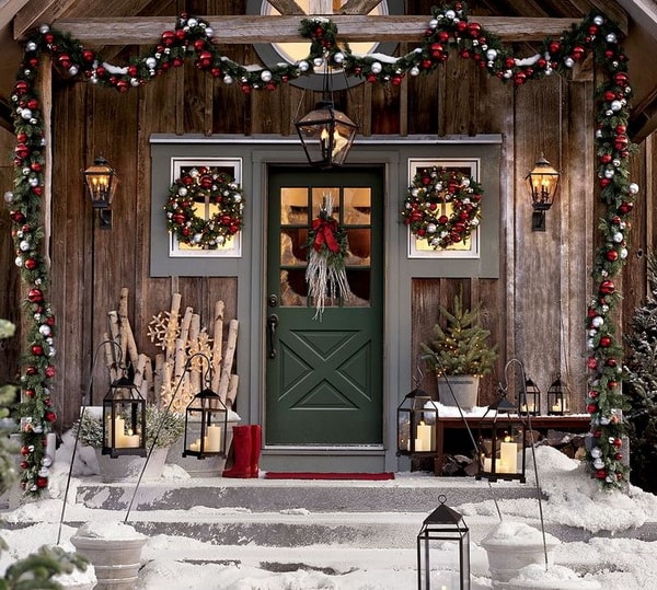 Rustic Christmas decoration for the entrance door