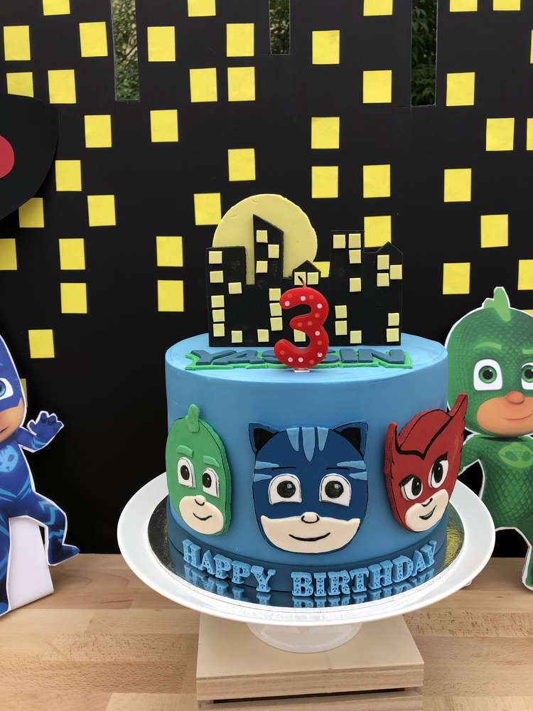 heroes cake in pajamas