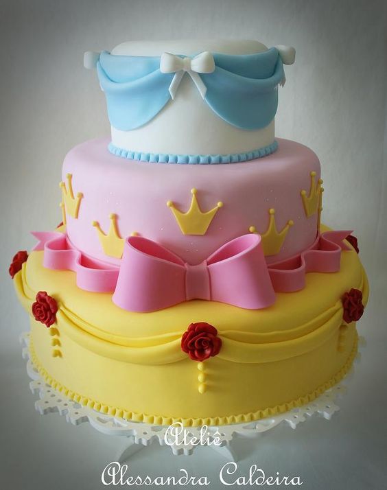 Designs of cakes with princesses theme