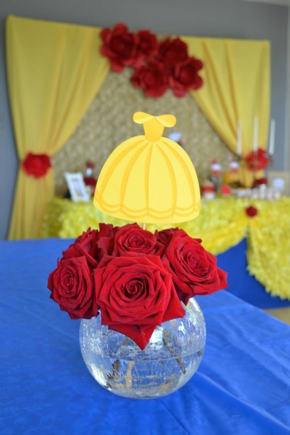 Table centerpieces with princesses theme