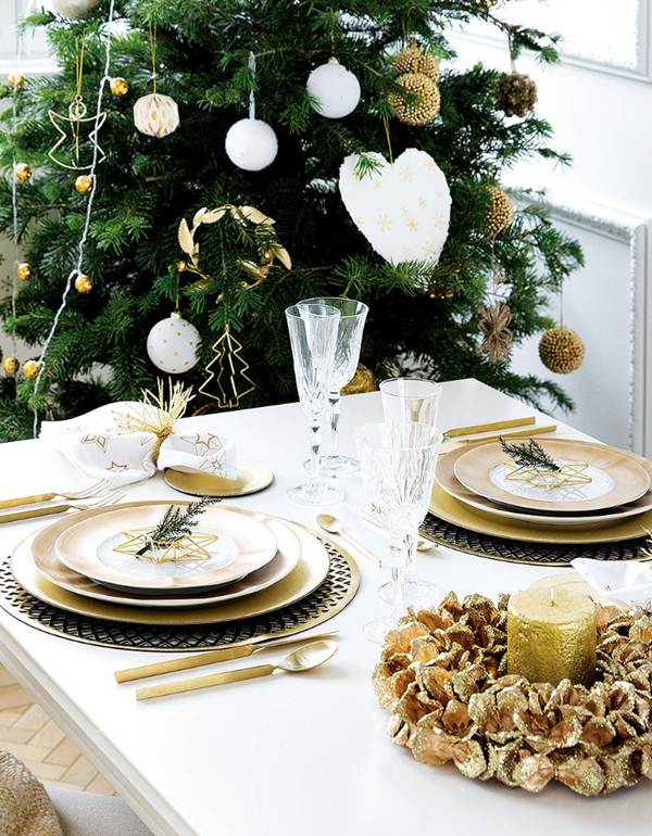 Christmas table in gold