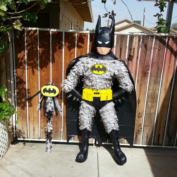 Batman piñatas