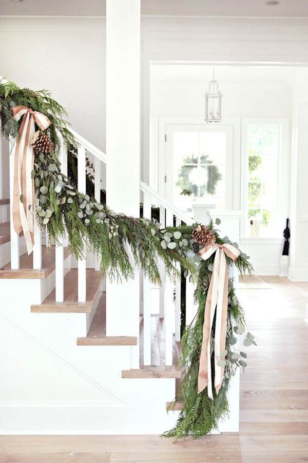 Rustic Christmas decoration for the staircase