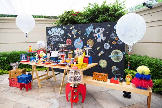 Decoration of astronauts for children's parties