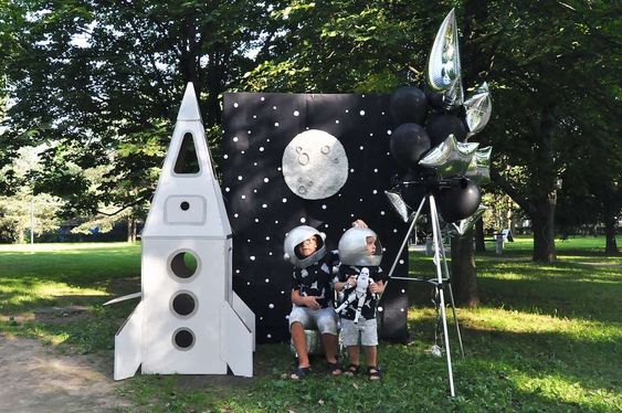 Infantile arrangements of astronauts