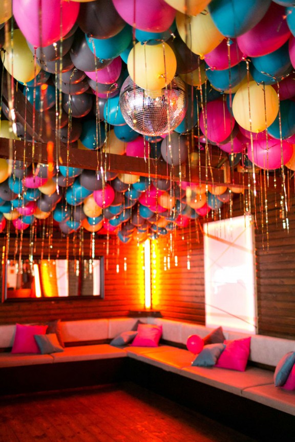 Ideas to decorate ceilings with balloons