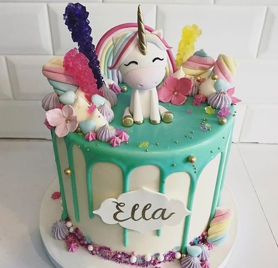 small cake for unicorn party
