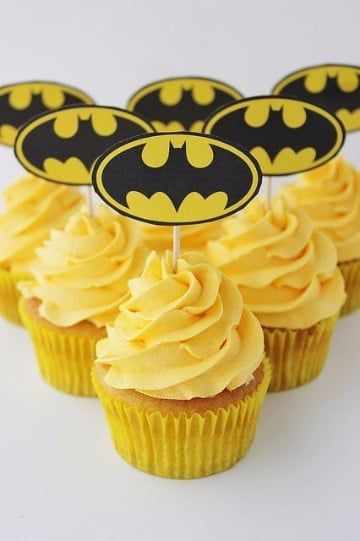 Cup batman cakes