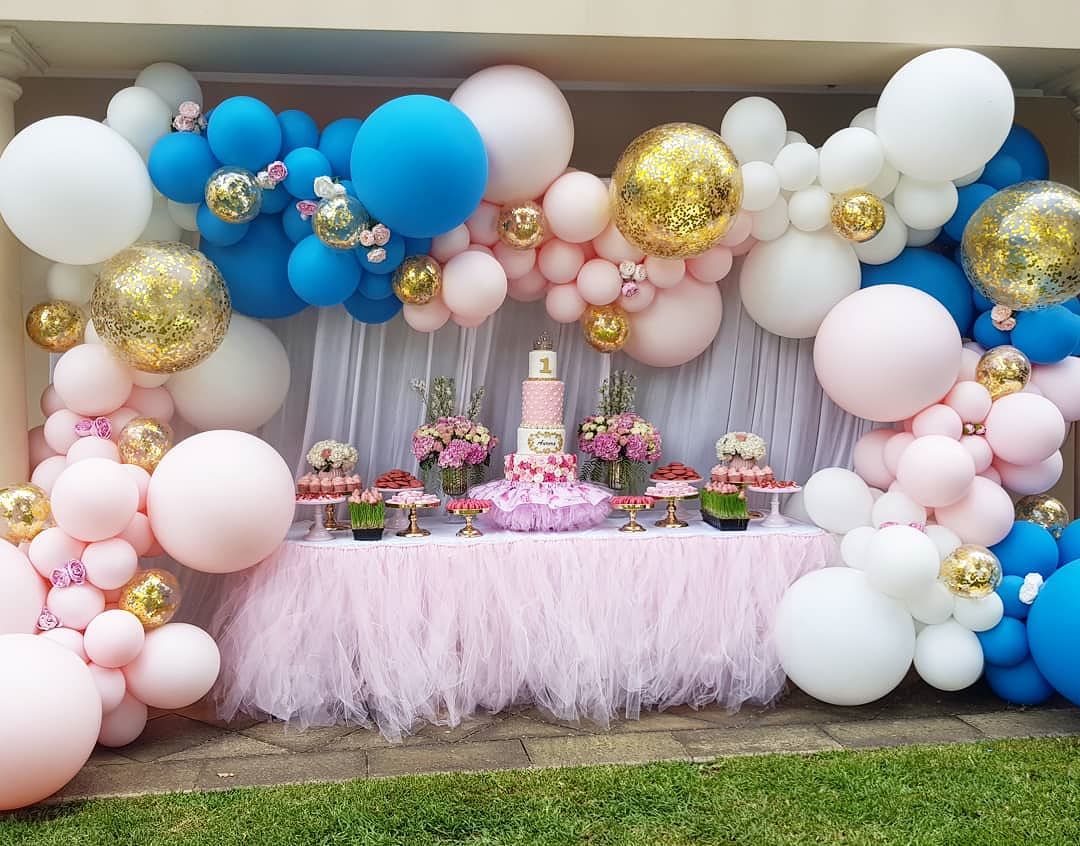 decoration of parties with giant balloons