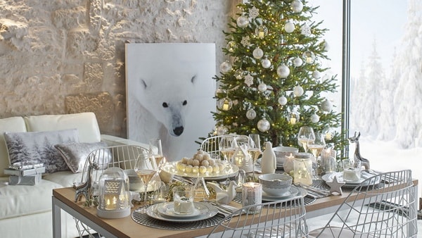 Decoration of Christmas tables