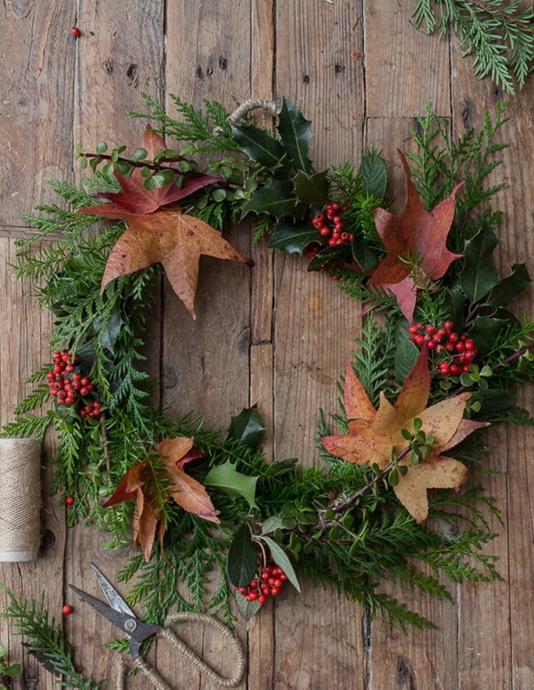 Christmas wreaths to decorate the entrance of the house