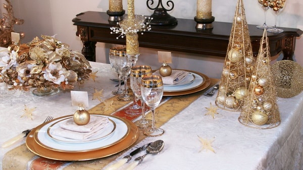 Golden details for the Christmas table