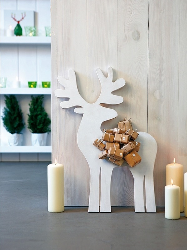 Reindeer silhouette, in white, to decorate Christmas