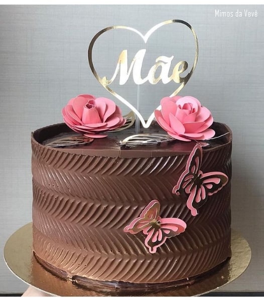 chocolate cake with mother's day and roses