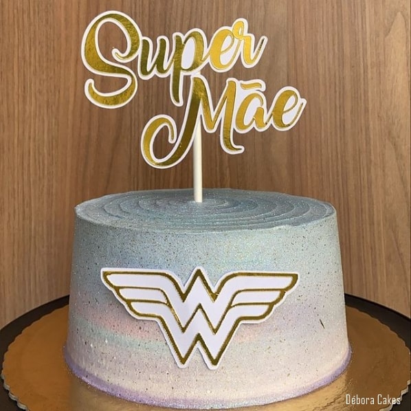 cake decorated with super mom top