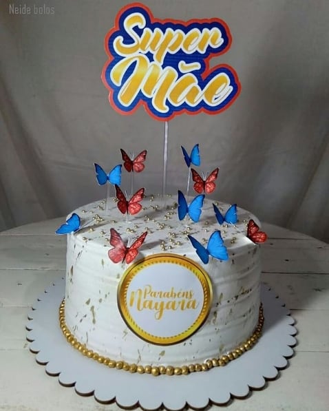 cake decorated with super mom top