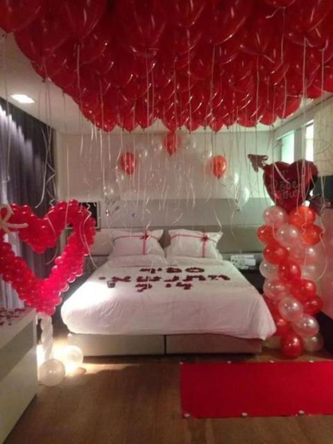Surprise for girlfriend: room decorated with balloons