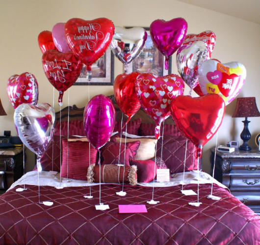 Surprise for girlfriend: room decorated with metallic balloons