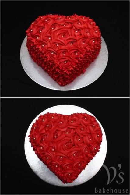 Heart cake with whipped cream: Red