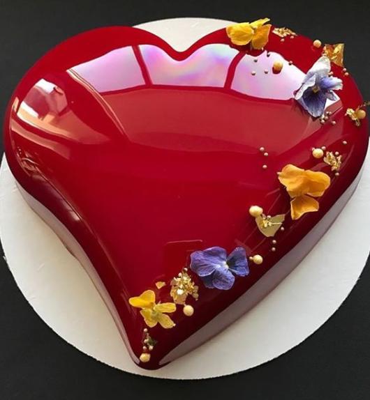 Heart cake: Red with sugar icing