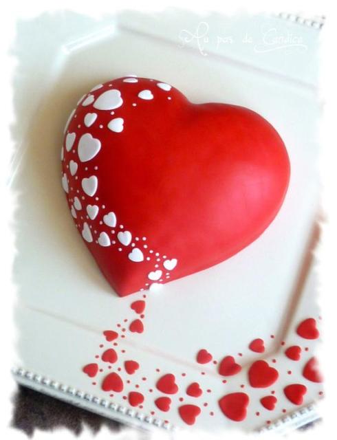 Heart cake: Red on white