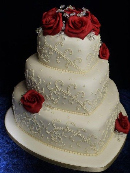 Heart Wedding Cake: With Flowers