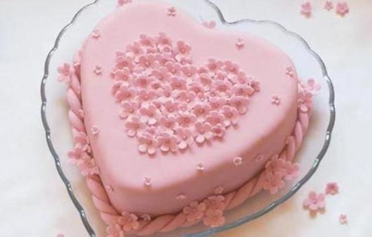 Heart cake for Mother's Day: Pink