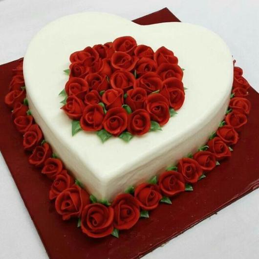Heart cake for Mother's Day: With flowers