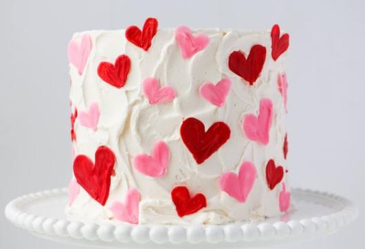 Heart cake for Mother's Day: With whipped cream