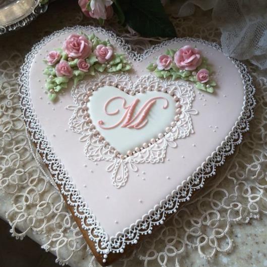 Heart cake for Mother's Day: With lace
