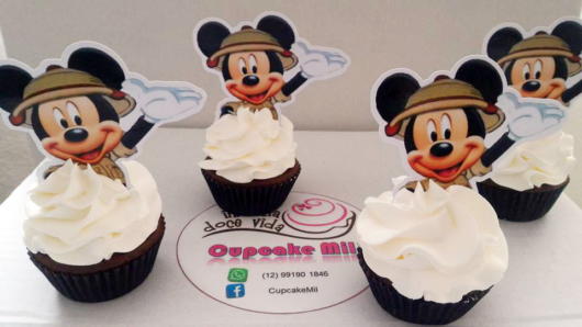 simple cupcake Mickey safari