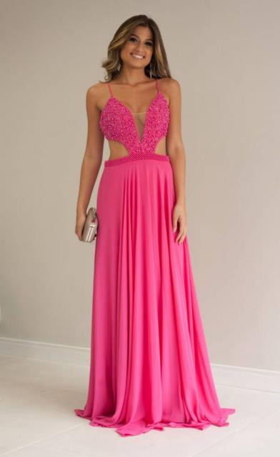 Even though it is pink, the dress can have a simple modeling