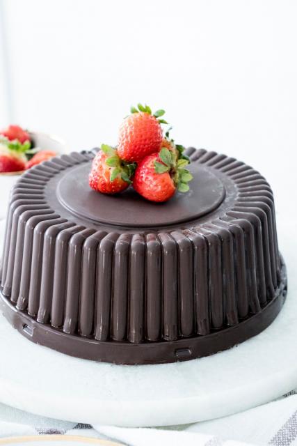 Strawberry bonbon cake