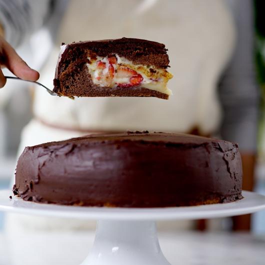 Strawberry bonbon cake